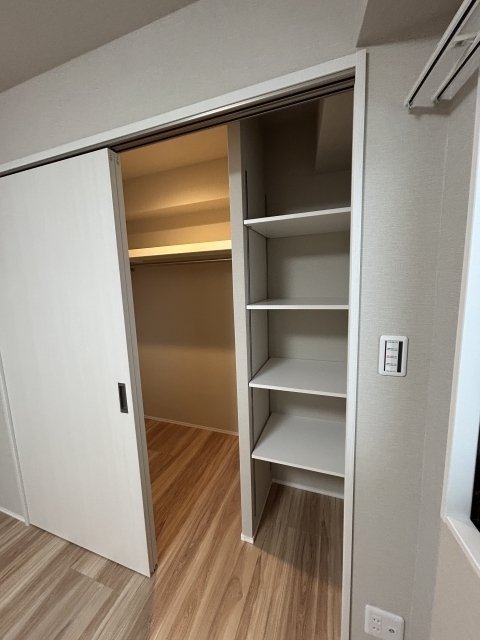 ＴＫハイツ王子 ウォークインクローゼット・棚（洋室2）