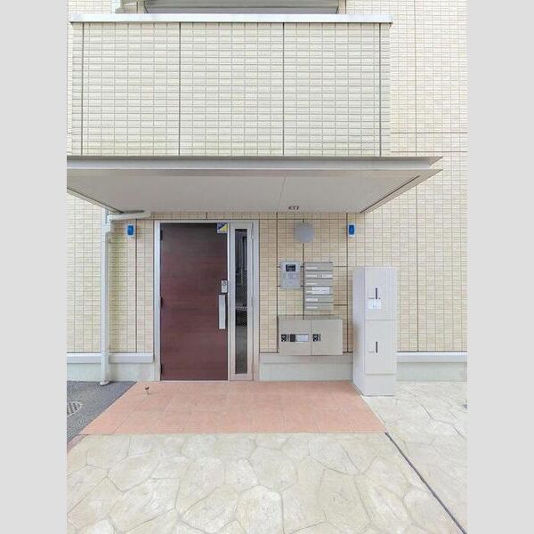 グランドュール302号室 エントランス