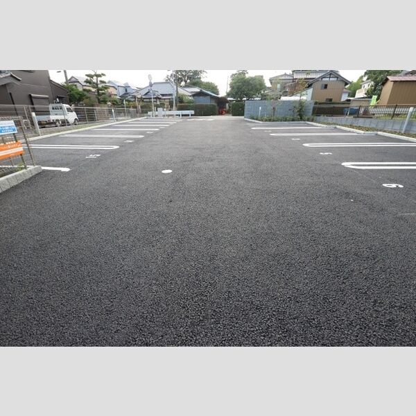 コリーヌ 駐車場