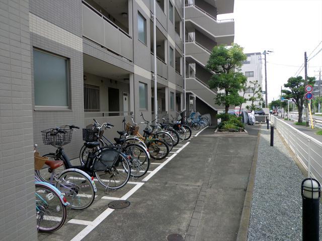 シグナス湘南2階 駐輪場