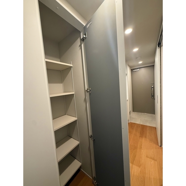 アトリオフラッツ自由が丘イースト402号室 廊下収納　2026年2月撮影