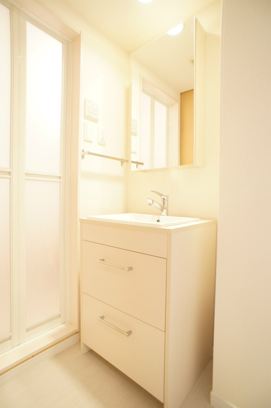 リブリ・ワタリダ 洗面