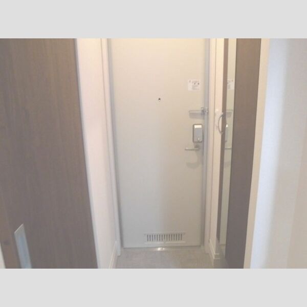 プリムヴェール　弐十五番館303号室 玄関