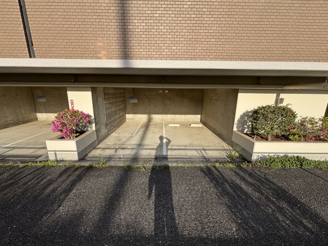 厚木・Kマンション206号室 駐車場