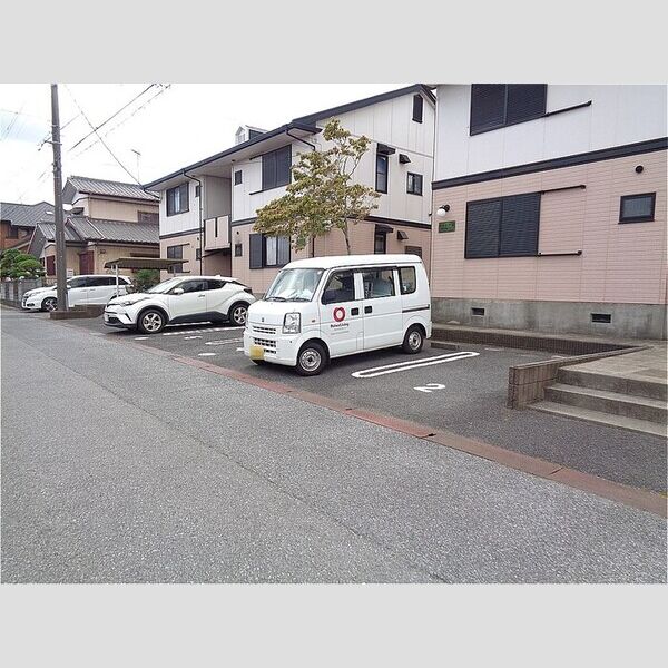 カトレア　B 駐車場