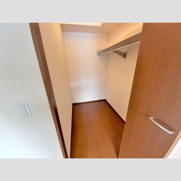 ヒルズガーデン102号室 ウォークインクローゼット