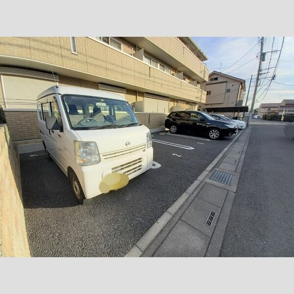 フローラ 駐車場
