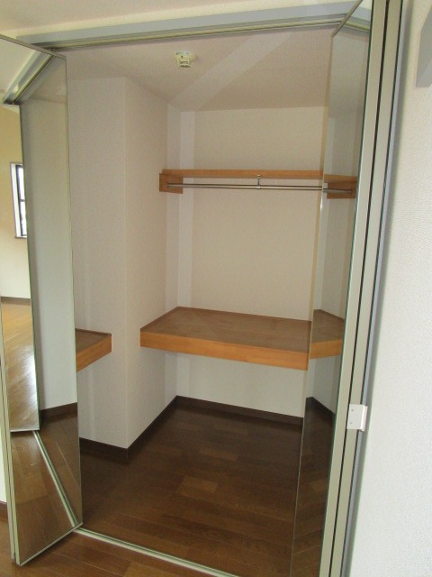 デルニエワコーII1階 収納