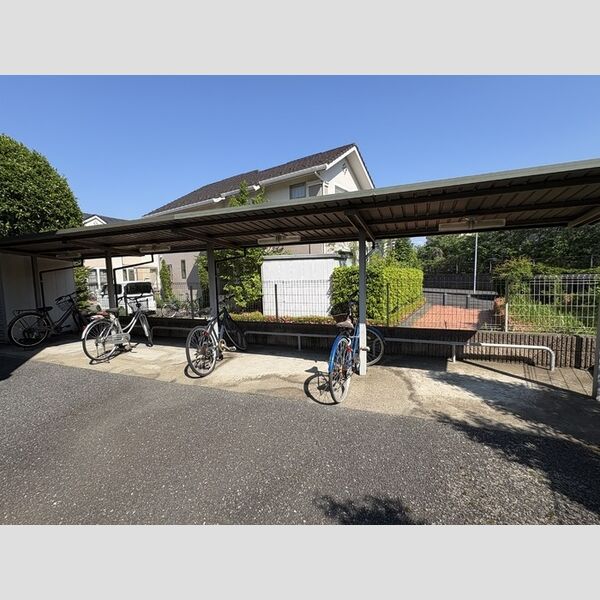 クレールルピナスA・B 駐輪場