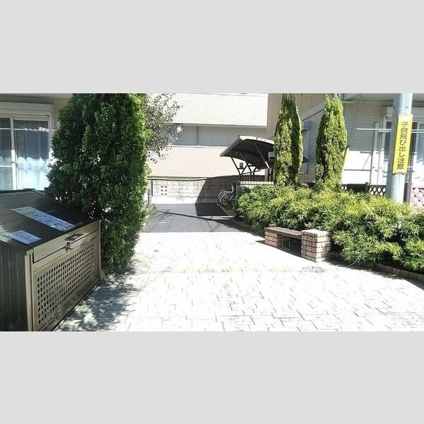 クレストスクエアA・B・C・D・E・F 駐輪場、ゴミ置き場