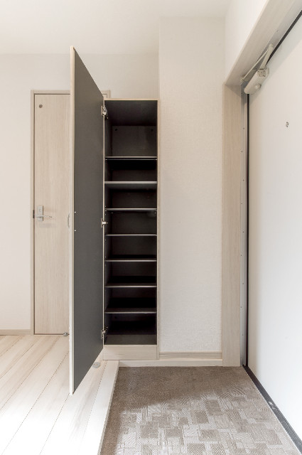 Lily東中山1階 天井高のシューズボックス