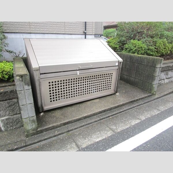 リビングタウン堀之内　B302号室 入居者様専用ゴミストッカー