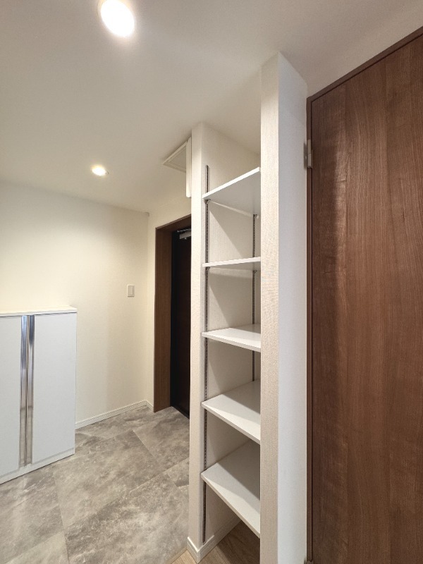 THE PALMS MUSE 新江古田1階 玄関