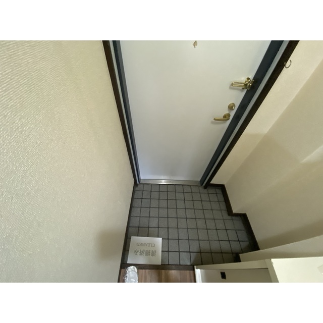 ハイライフ鶴見305号室 玄関