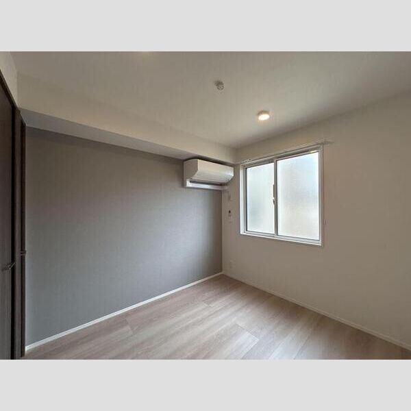 セレスティア西綾瀬205号室 洋室