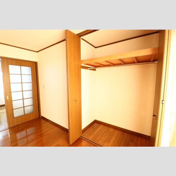 ハイネス大嶋102号室 クローゼット(洋室6帖)