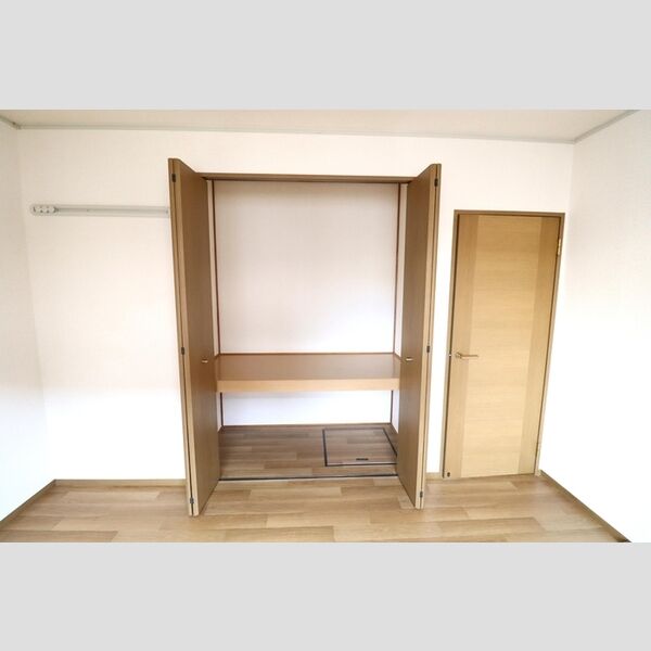 パークロイヤル　B 北側洋室　物入