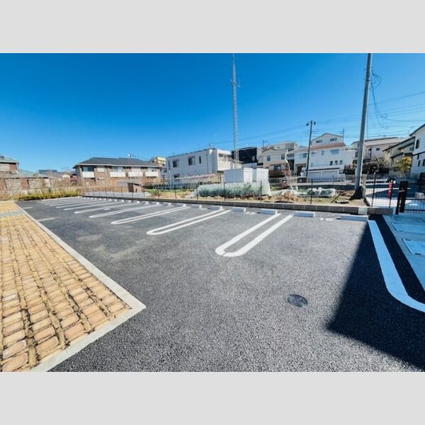 Crest西鎌倉102号室 駐車場