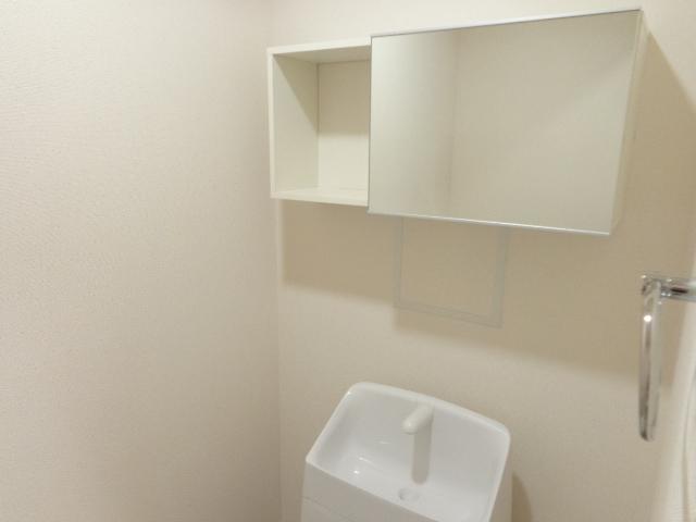 カサブランカ202号室 トイレ収納