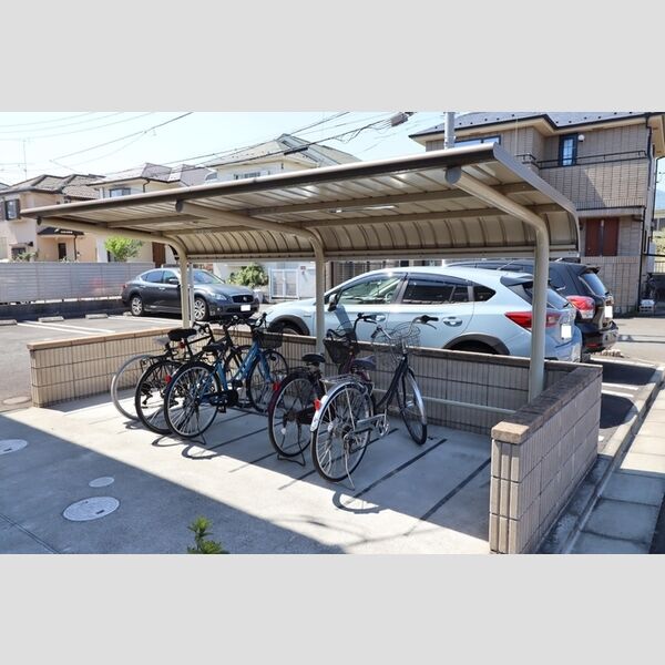 Ma Maison201号室 屋根付き駐輪場