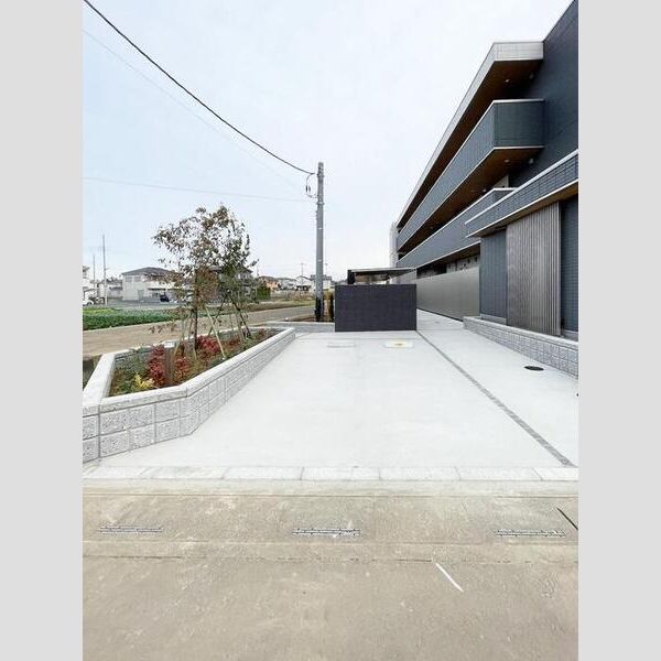 スカーラ大宮 駐車場