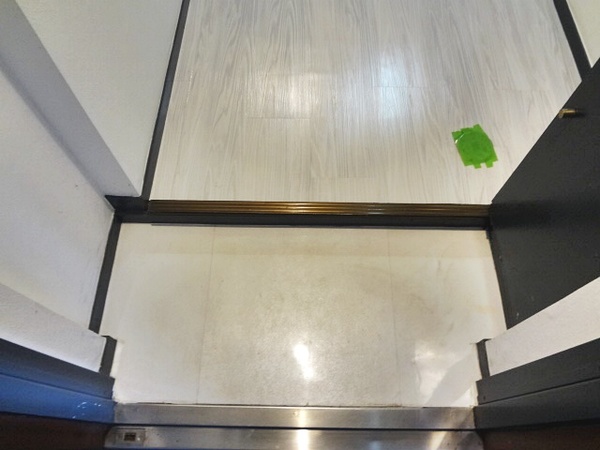 フジコーポかしわ台104号室 玄関