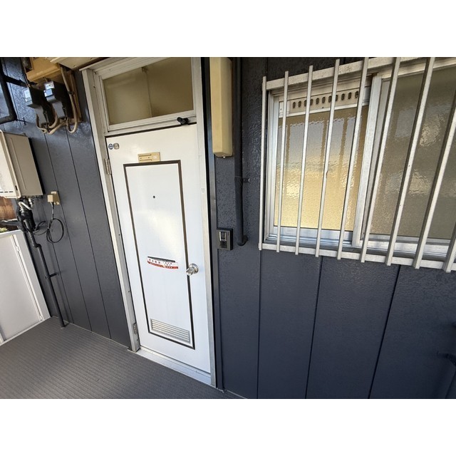 レピュート高岡B 玄関