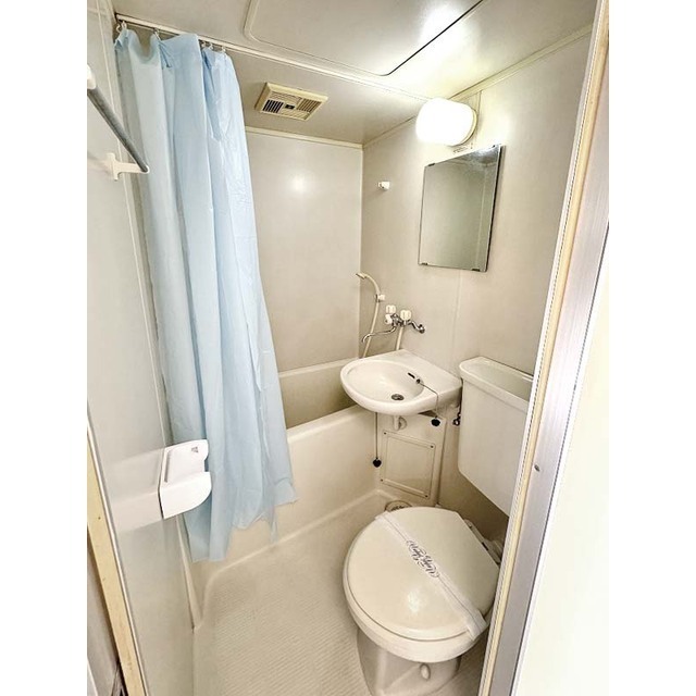 ジュネパレス松戸第524号 3点ユニット式のバスルームです。