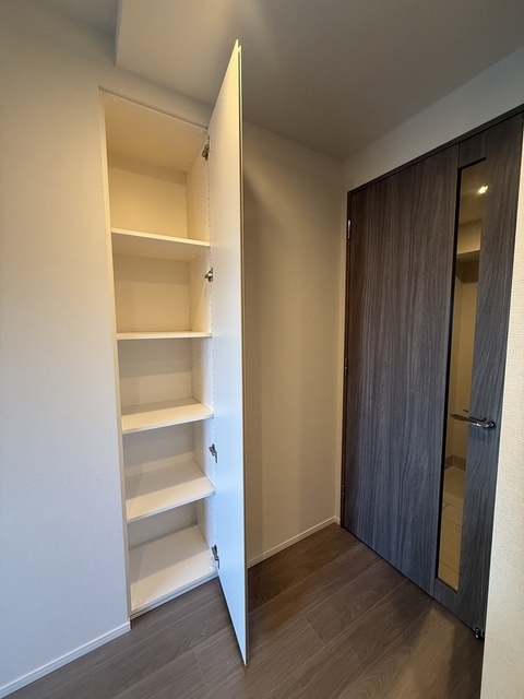 プレディアコート三軒茶屋304号室 LDK収納　2025年10月撮影