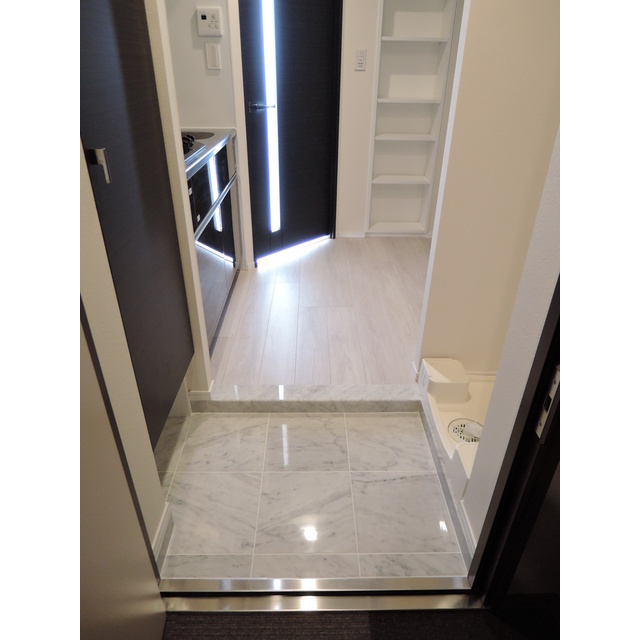 プレール・ドゥーク東新宿Ⅲ 玄関