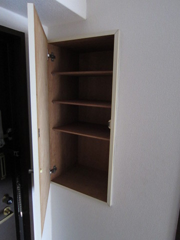 ヴェリテ三園2階 玄関収納