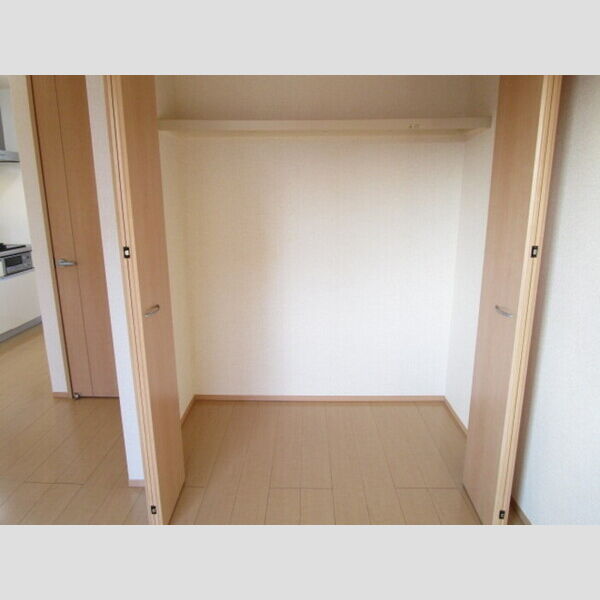 メゾン・ド・サンセール10番館・11番館　11番館 物入