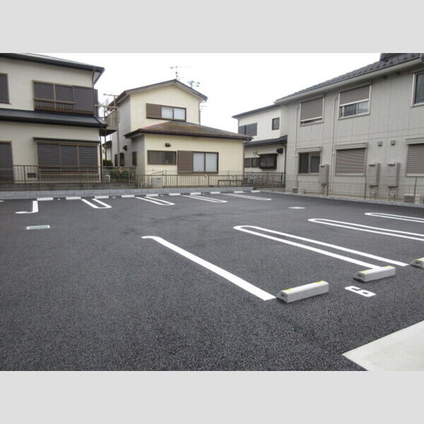 コートミカエルB 駐車場