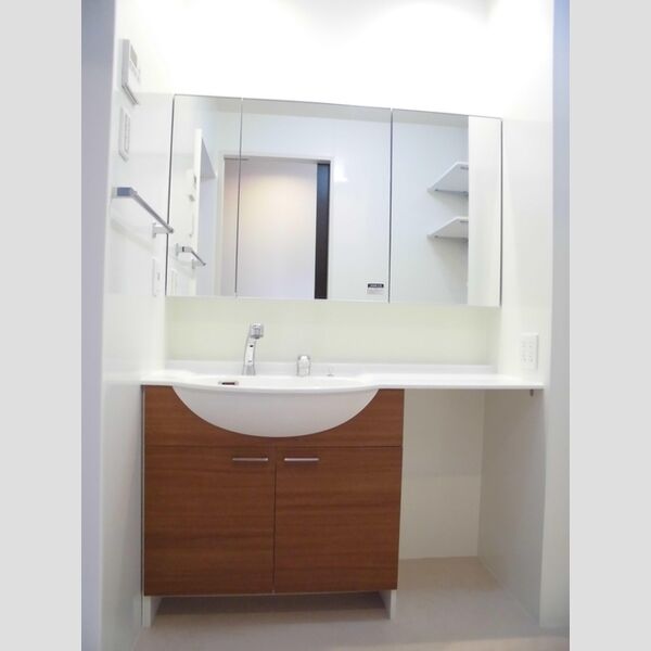 ベアーレ　Ⅱ 広々とした洗髪洗面化粧台♪