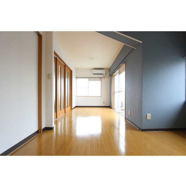 ヴィレッジ高浜台302号室 リビング