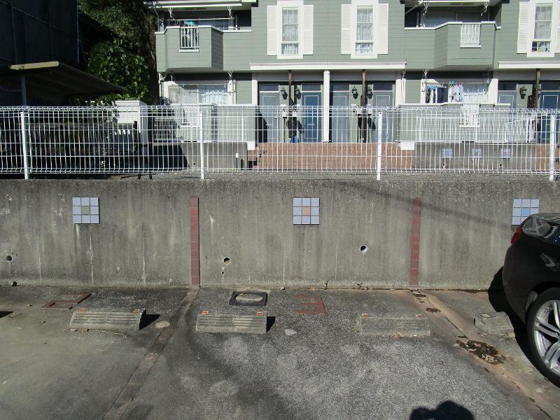 パインヴェール 駐車場