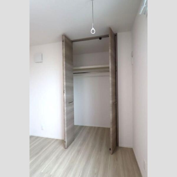ベルメゾンⅦ301号室 クローゼット(洋5、3)
