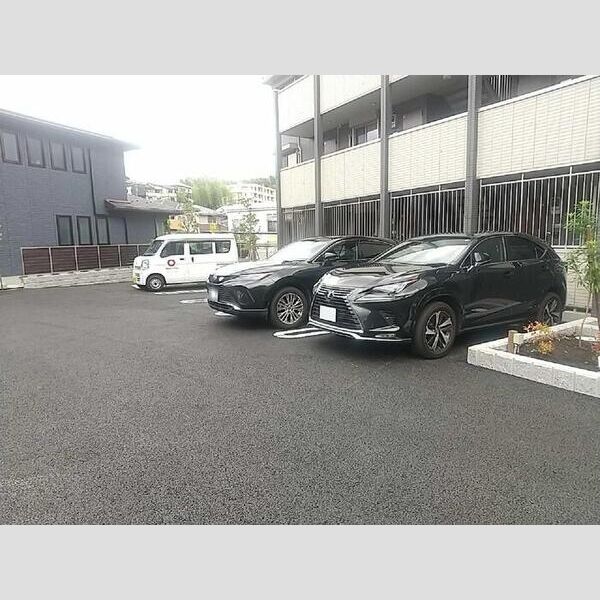 アニバーサリー205号室 駐車場