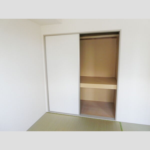 ナチュラルハウス　A201号室 押し入れ収納(和室)