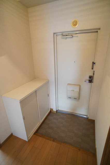 フロイデ勝田台弐番館 玄関