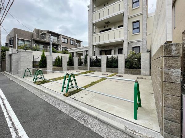 カールスルーエ吉祥寺201号室 駐車場