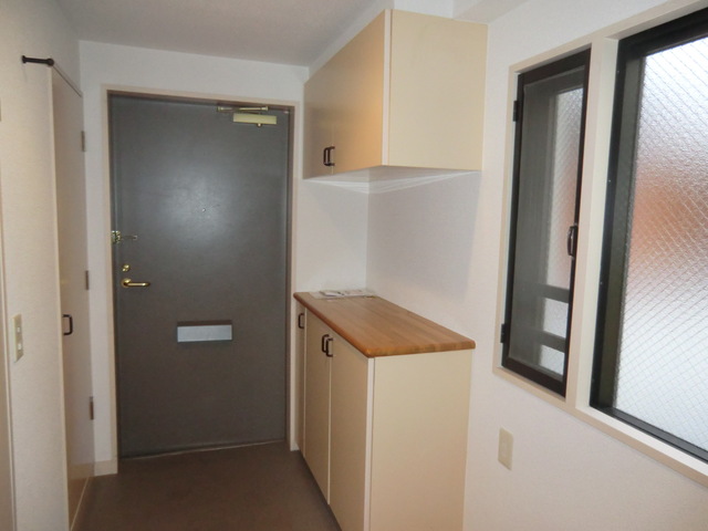 ラ・クラッセ西寺尾0408号室 玄関