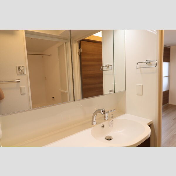 ルミナス　コート 洗髪洗面化粧台