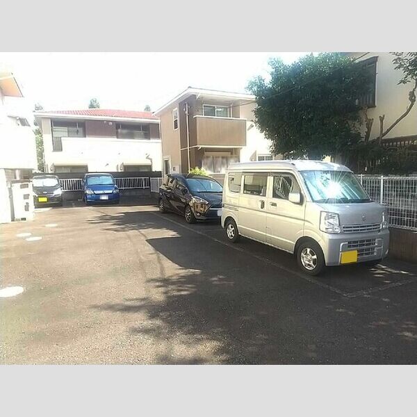 ラ・フォーレ多摩平 駐車場