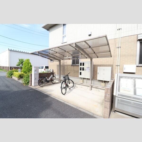 パストラル 駐輪場