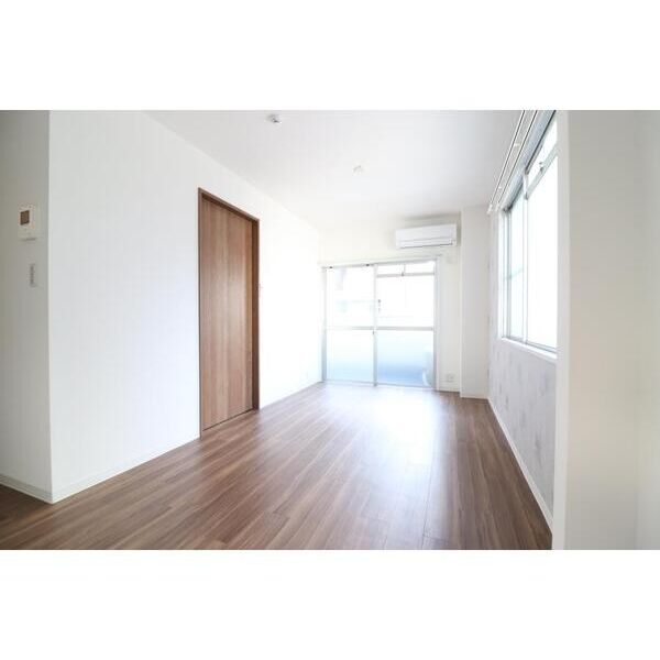 エステート船橋301号室 リビング