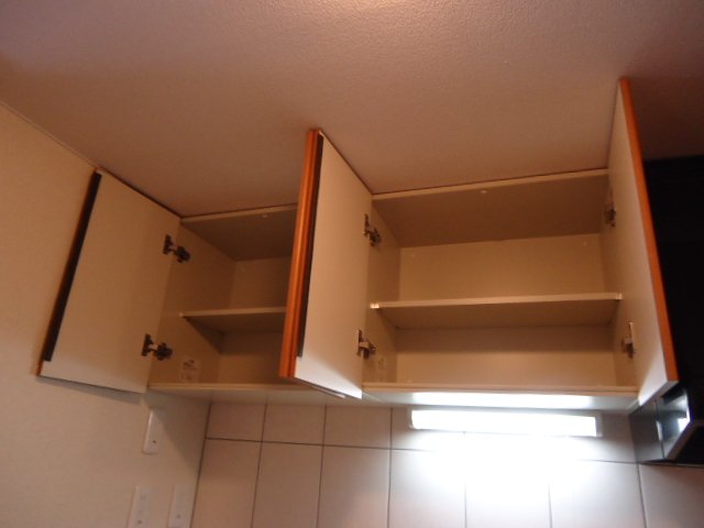 ビオス北朝霞607号室 キッチン吊戸棚