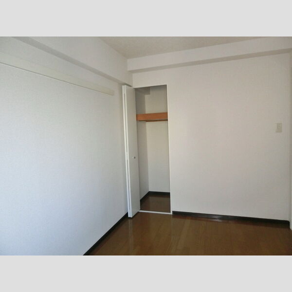 オーシャンビュー弐番館303号室 洋室2