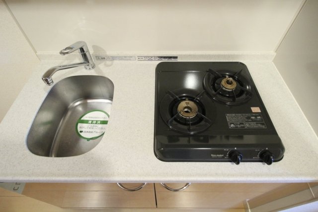 クローバーコート黒門町6階 システムキッチン（2口ガスコンロ）