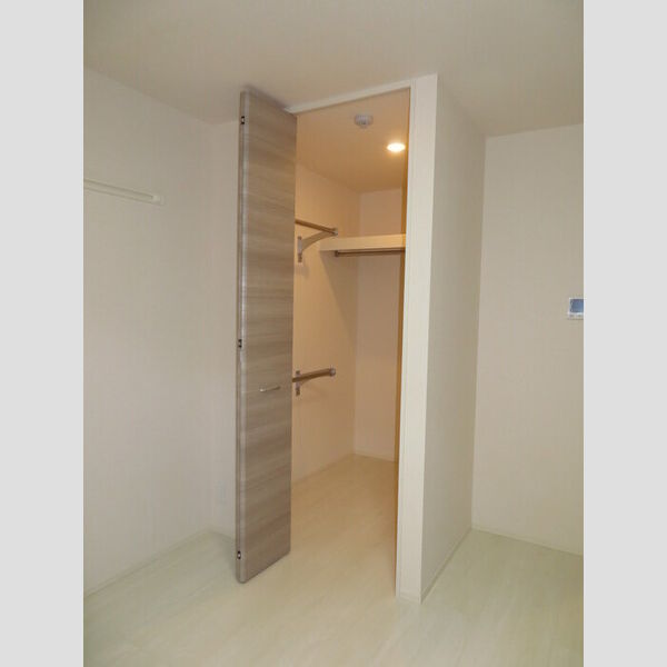 ヴィクトワール103号室 ウォークインクローゼットです。